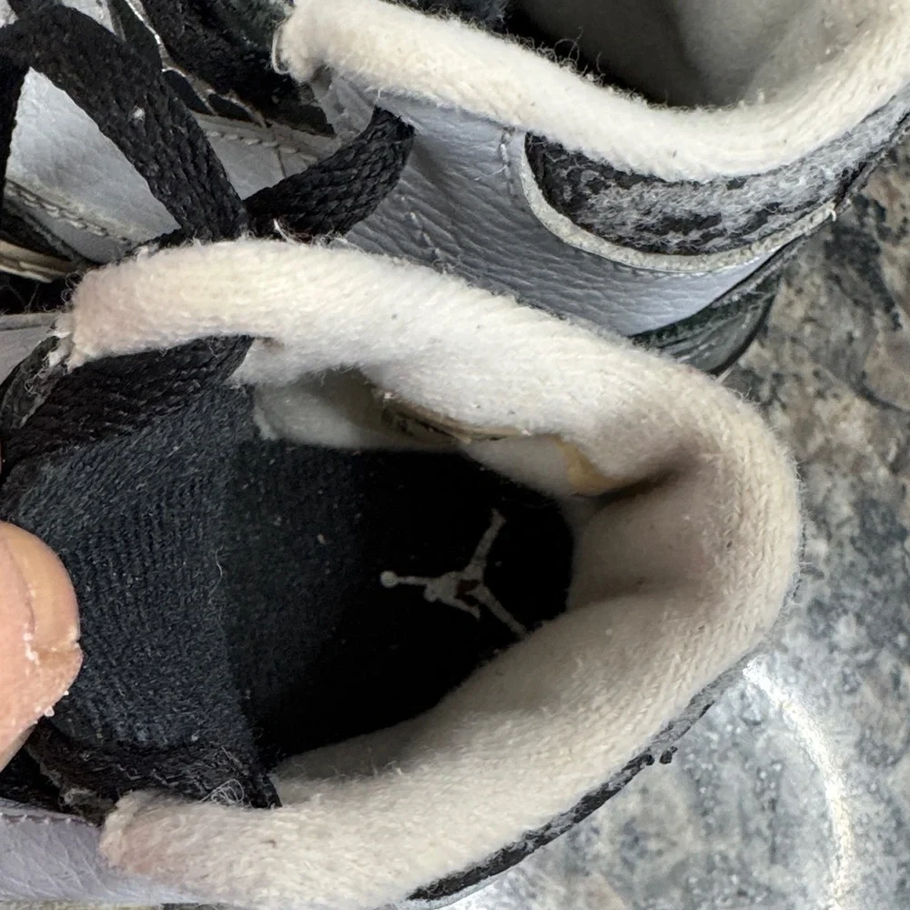 Jordan toddler Gray and Black Sneakers EUC 4 - Picture 9 of 10